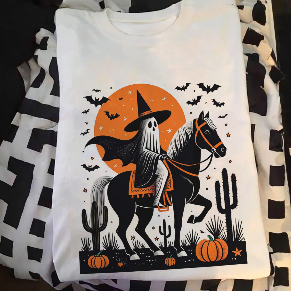 Retro Halloween Shirt - Vintage Ghost Tee